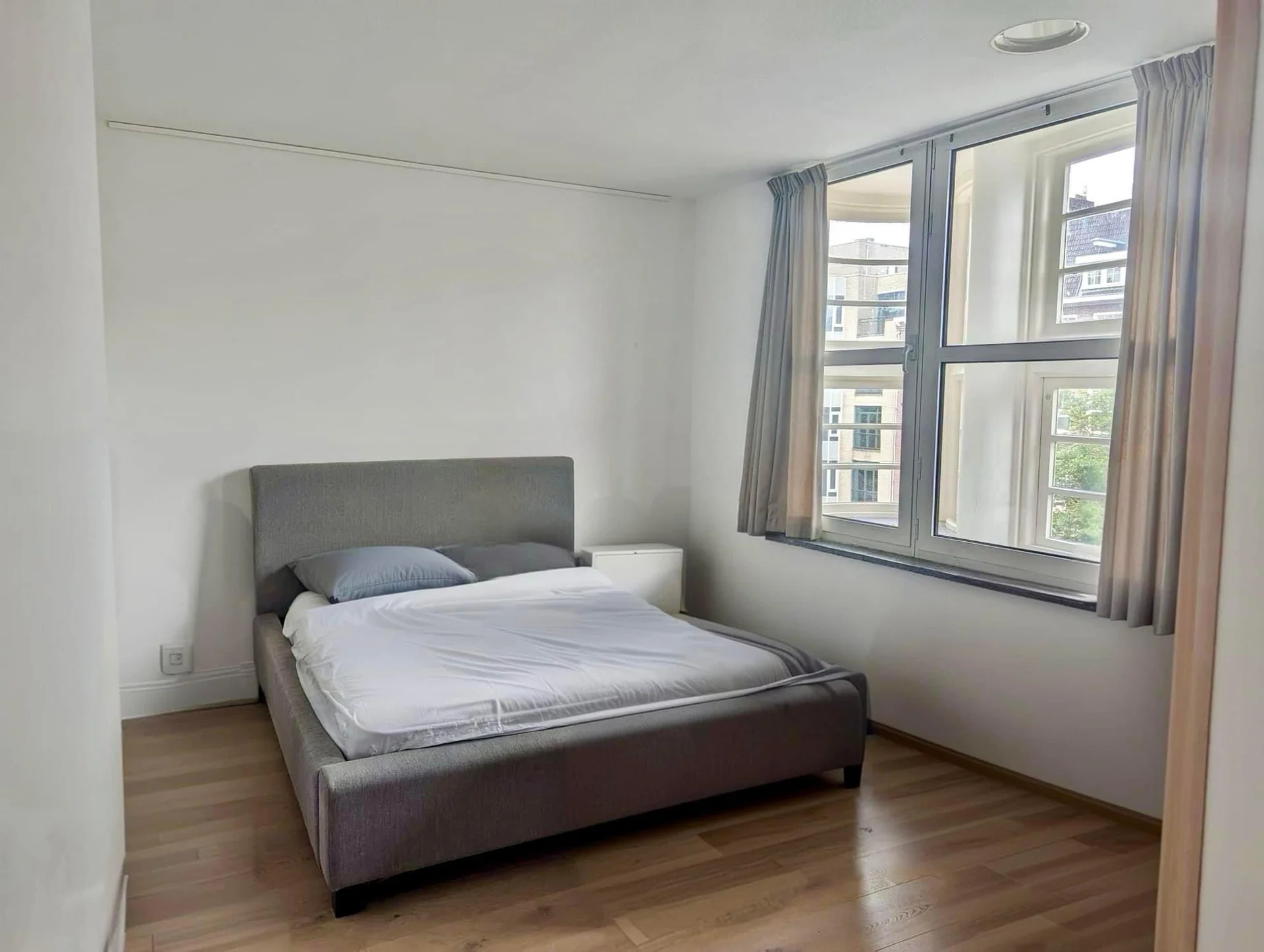 Foto van de Kamer gelegen aan de Overtoom in Amsterdam