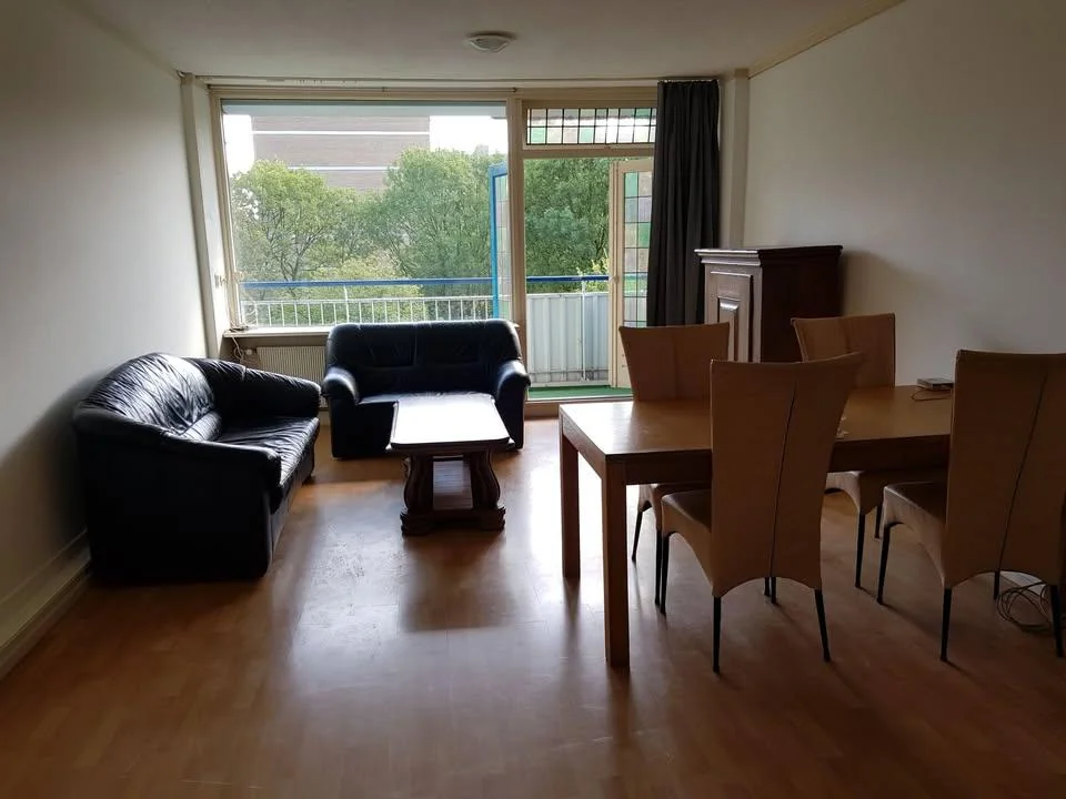 geblurde versie van de foto als achtergrond