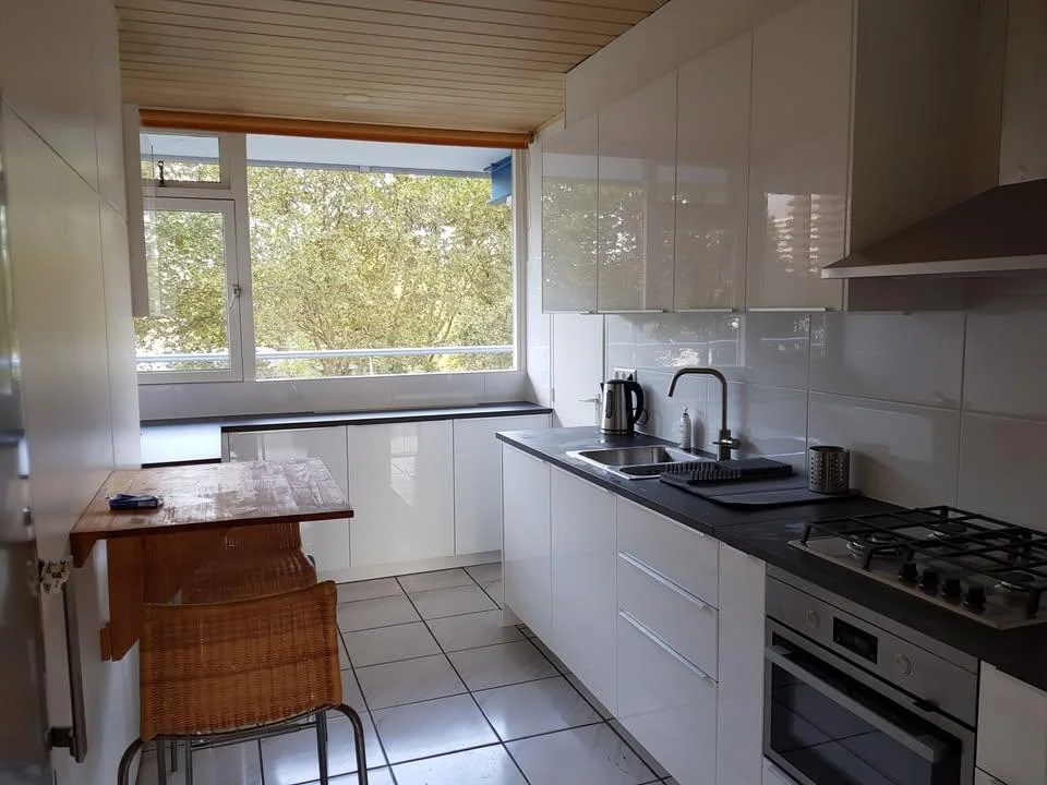 geblurde versie van de foto als achtergrond