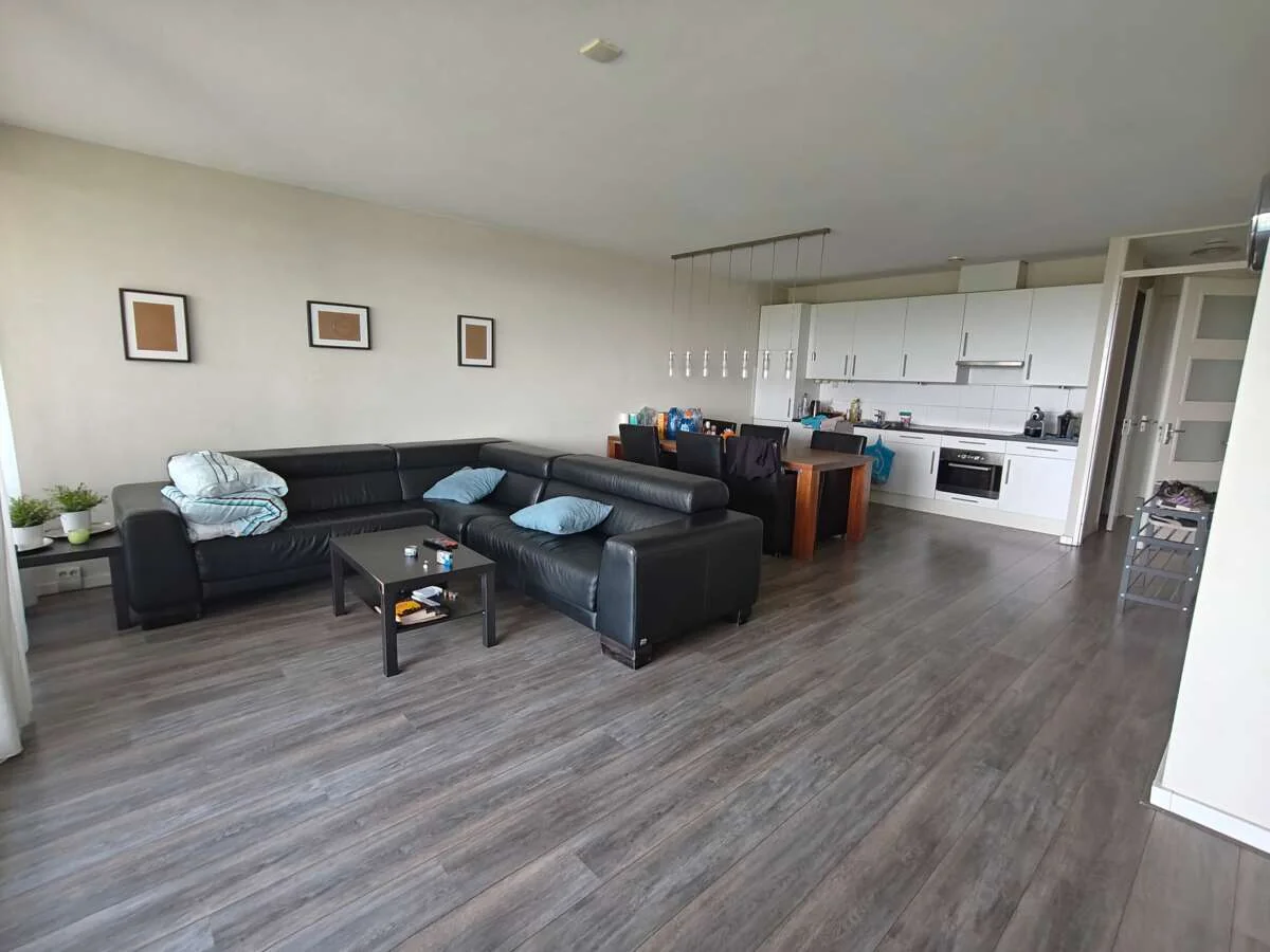 geblurde versie van de foto als achtergrond