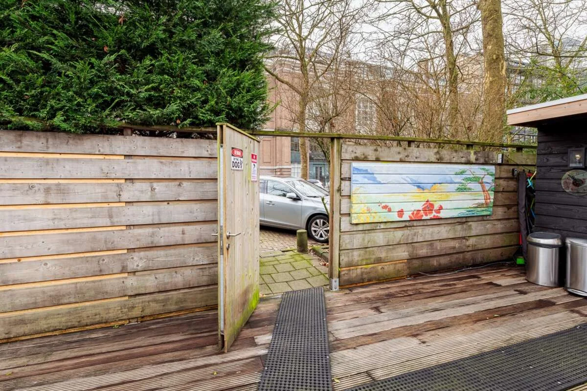 geblurde versie van de foto als achtergrond