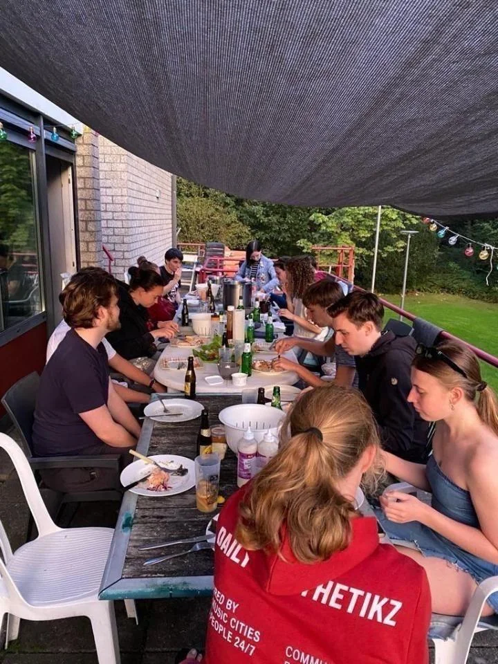 geblurde versie van de foto als achtergrond