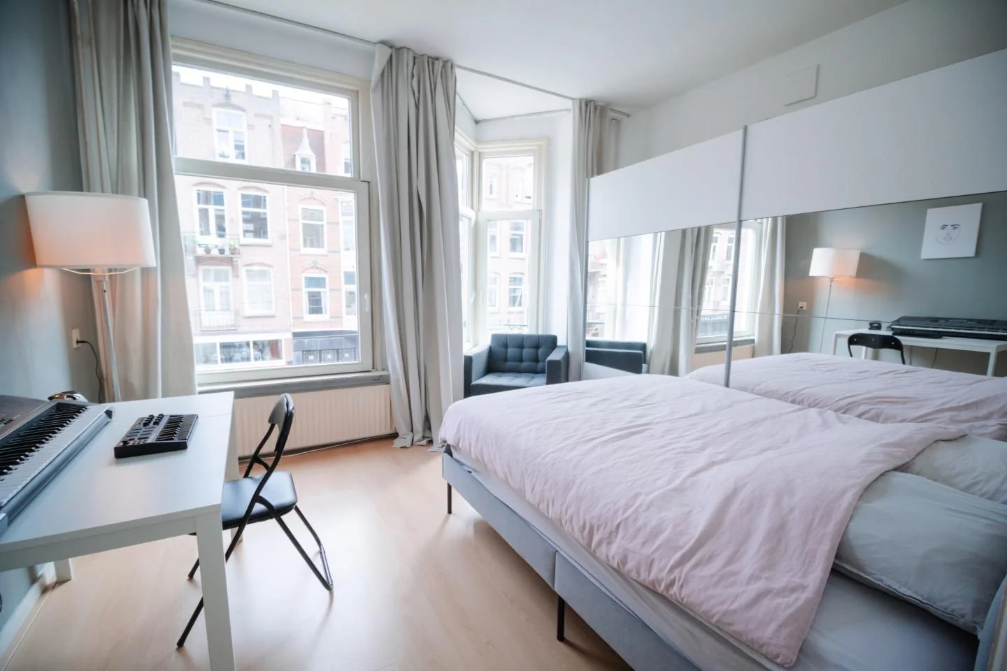 geblurde versie van de foto als achtergrond