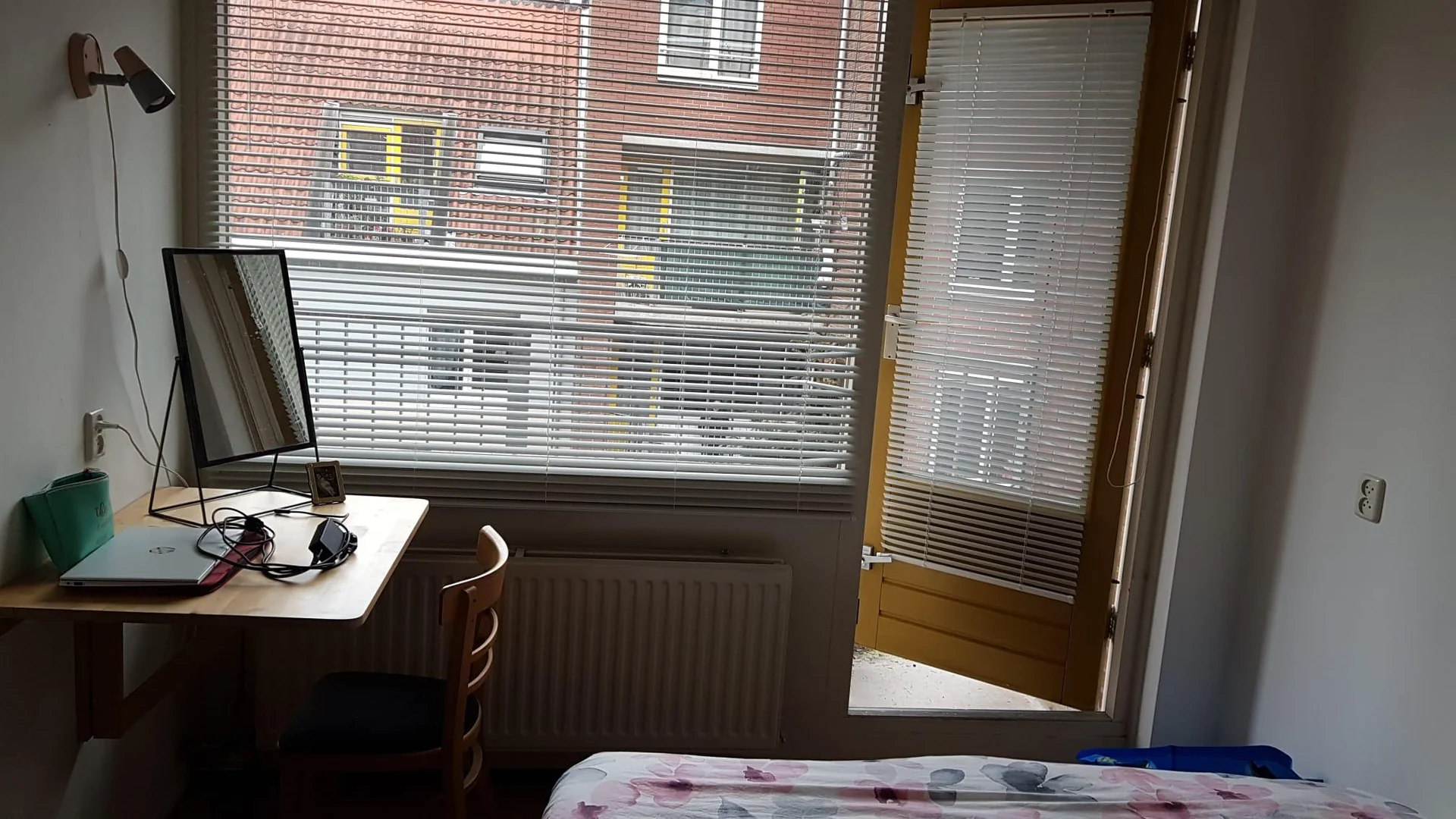 Foto van de Kamer gelegen aan de Derde Looiersdwarsstraat in Amsterdam