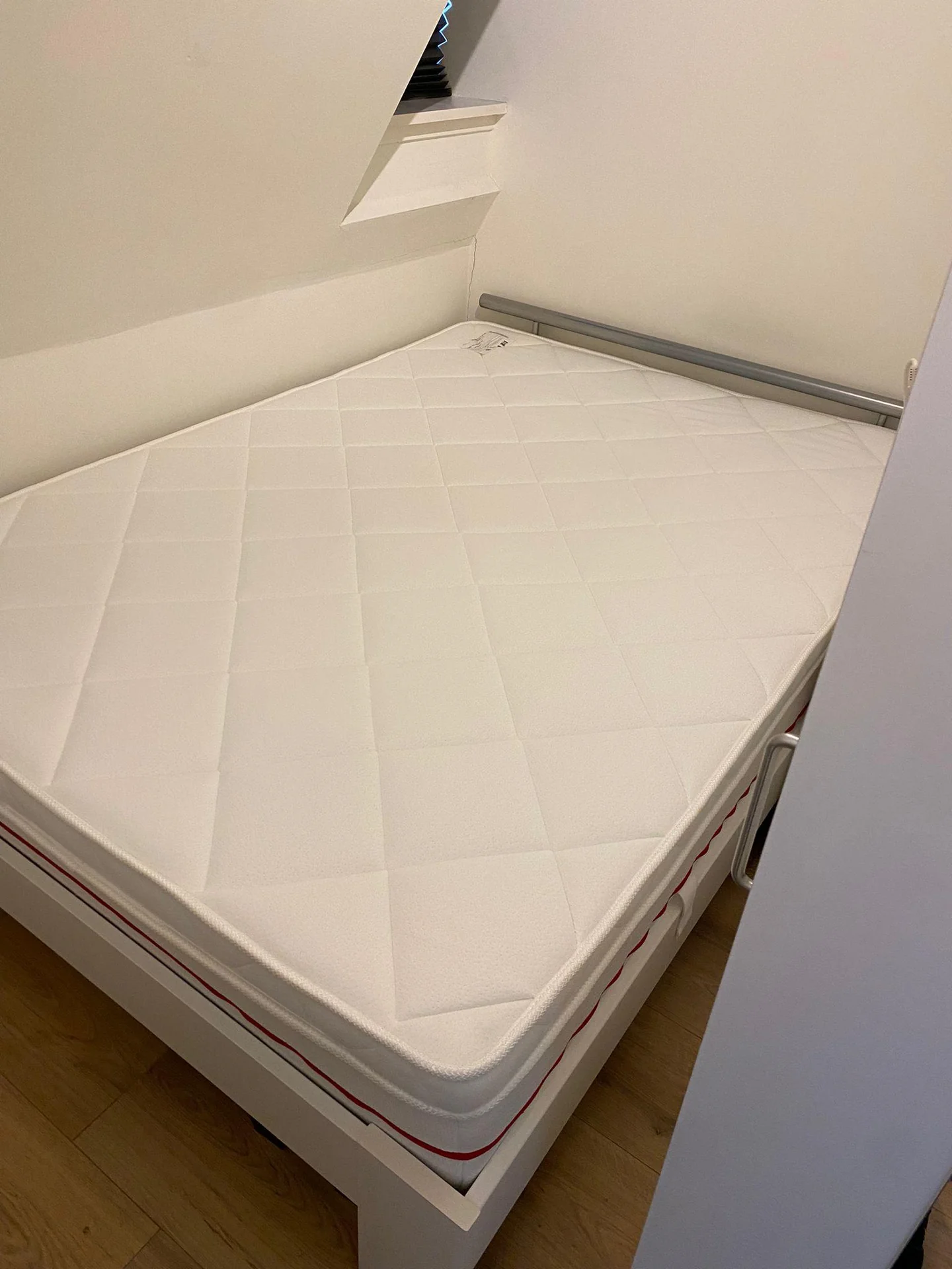 Foto van de Kamer gelegen aan de Maximiliaanstraat in Rotterdam
