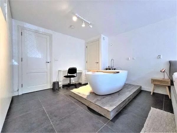 Foto van de Appartement gelegen aan de Oudezijds Voorburgwal in Amsterdam