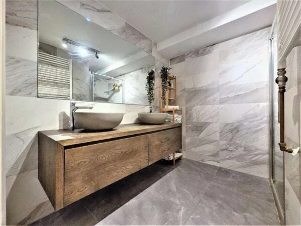 Foto van de Appartement gelegen aan de Oudezijds Voorburgwal in Amsterdam