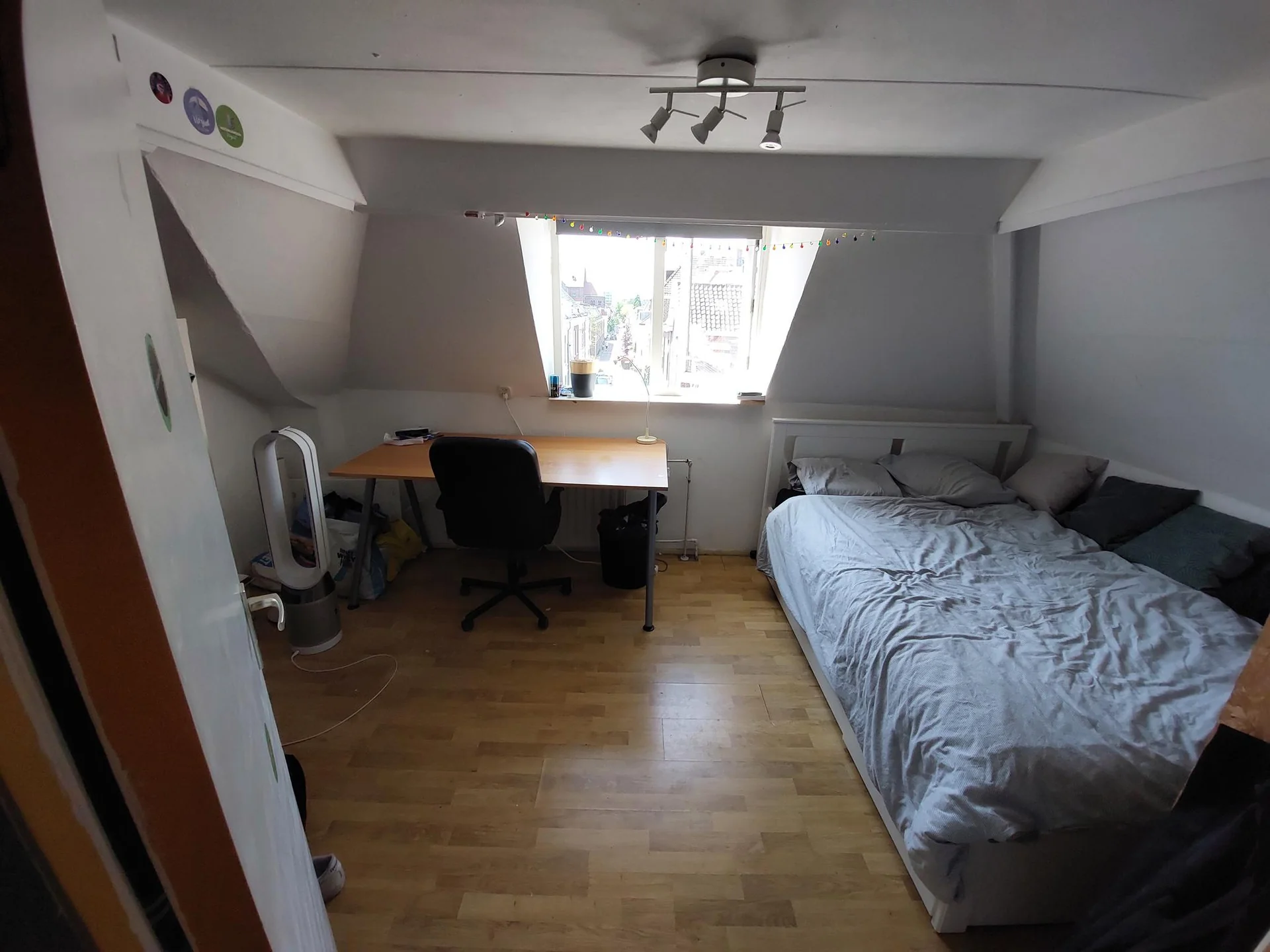 Foto van de Kamer gelegen aan de Nieuwe Schoolstraat in Delft