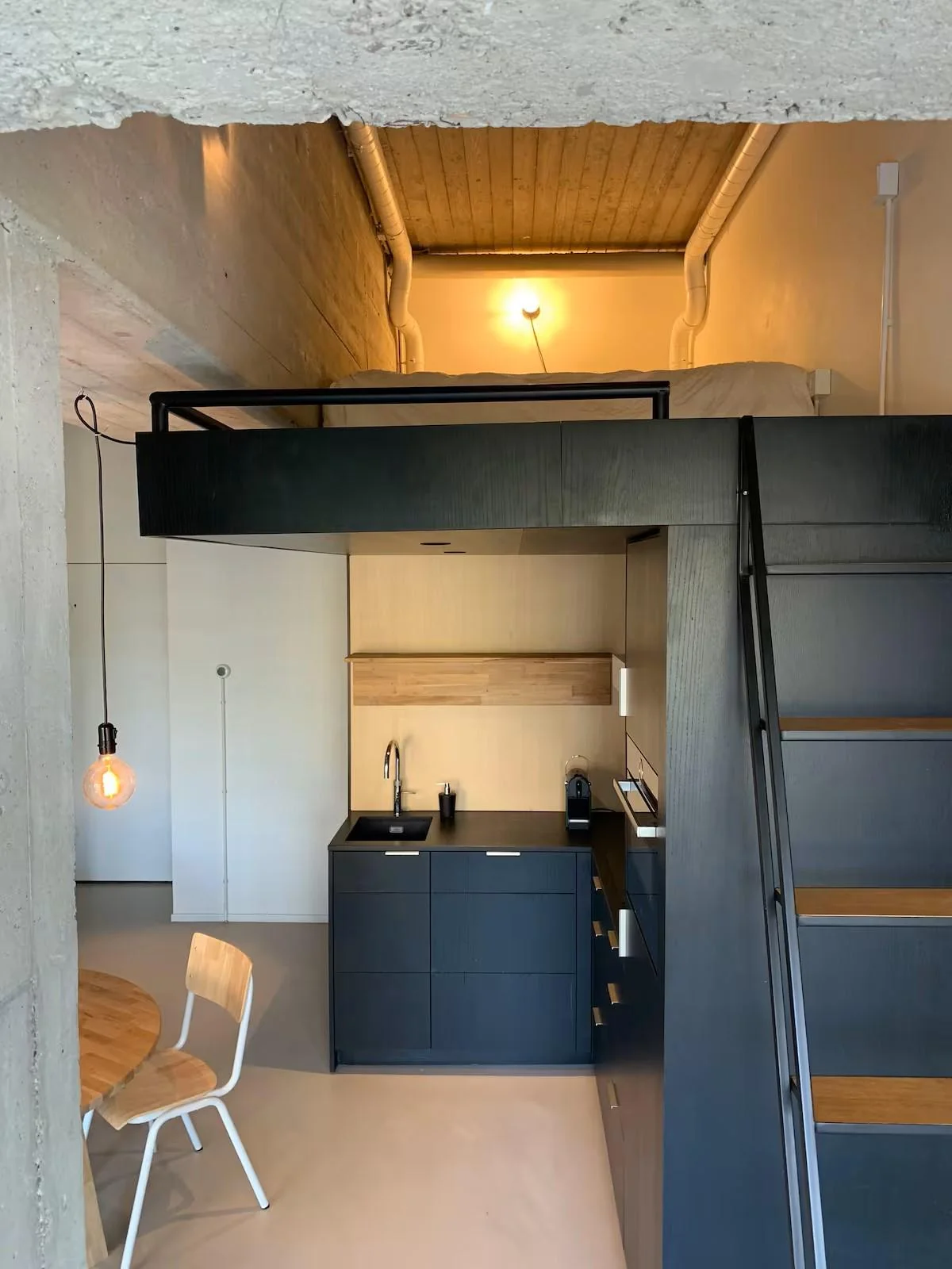 Foto van de Studio gelegen aan de Maassluisstraat in Amsterdam