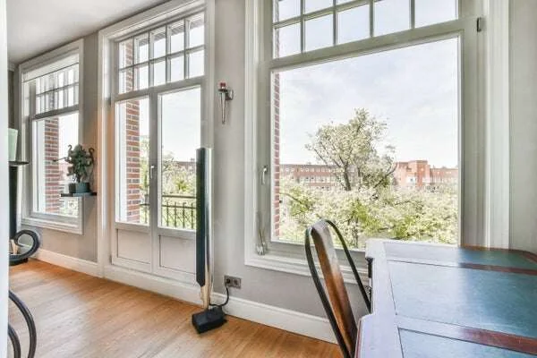 Foto van de Appartement gelegen aan de Jacob van Lennepkade in Amsterdam