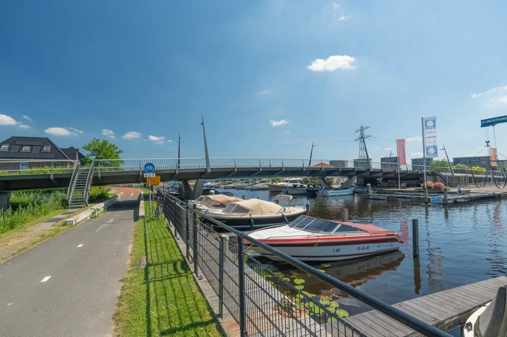 Foto van de Appartement gelegen aan de Haarlemmertrekvaart in Oegstgeest