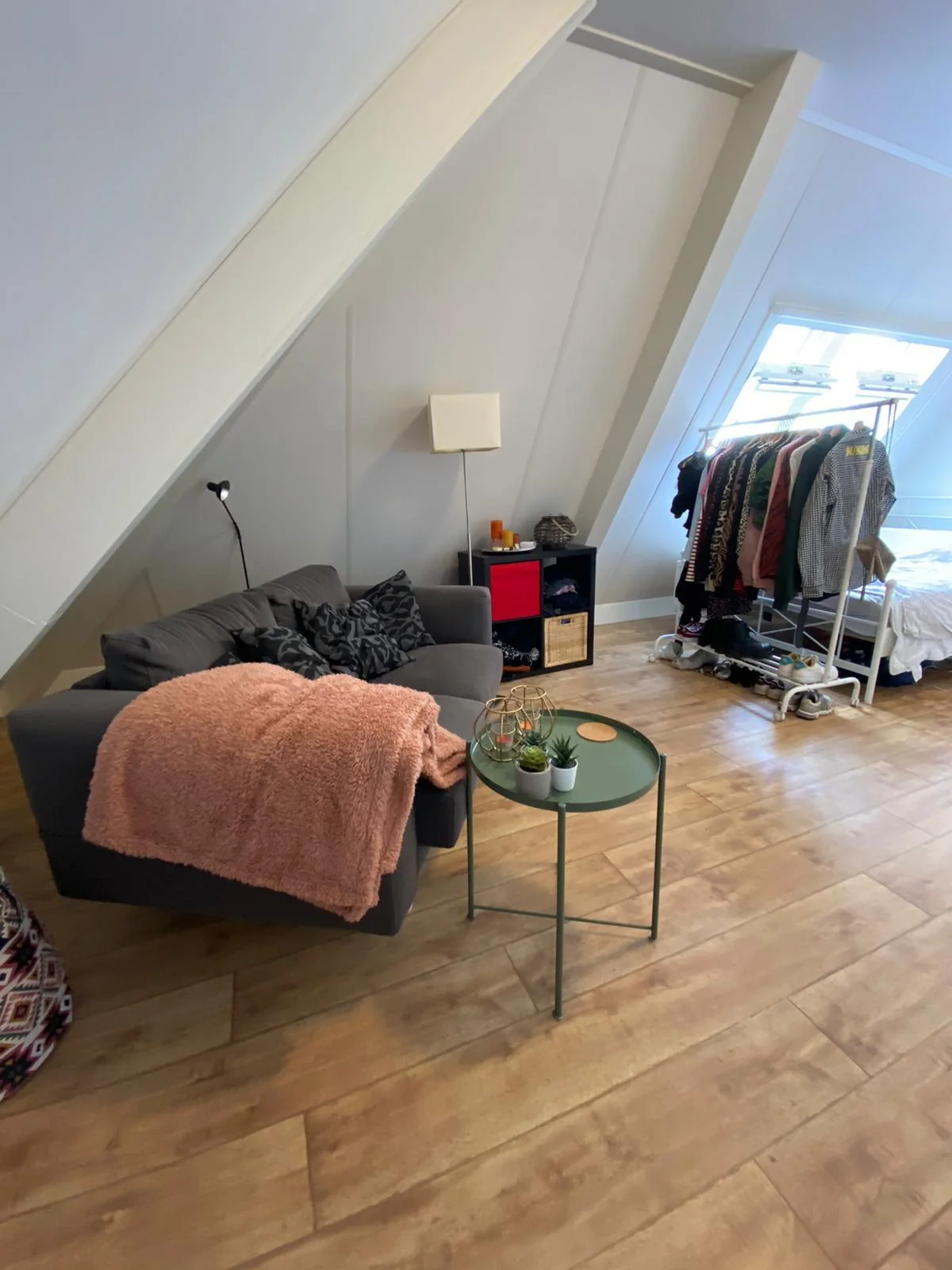 Foto van de Kamer gelegen aan de Nieuwe Ebbingestraat in Groningen