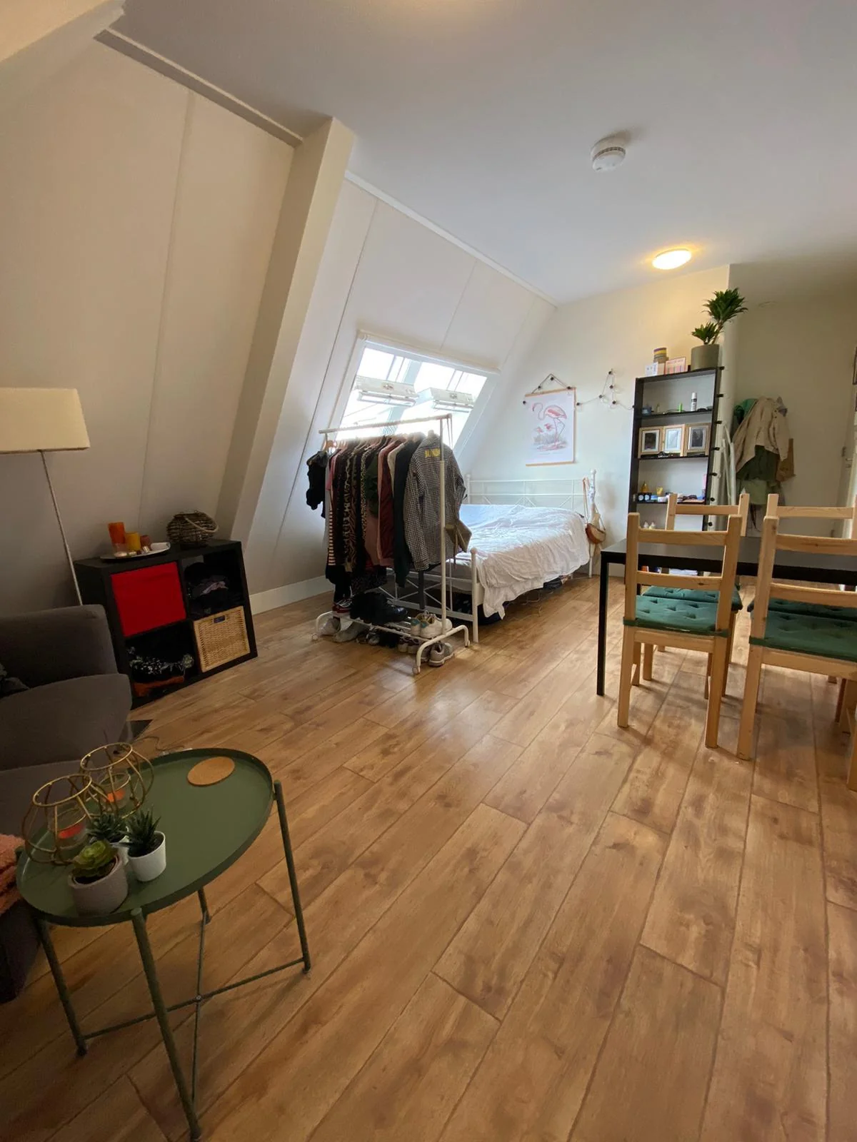 Foto van de Kamer gelegen aan de Nieuwe Ebbingestraat in Groningen