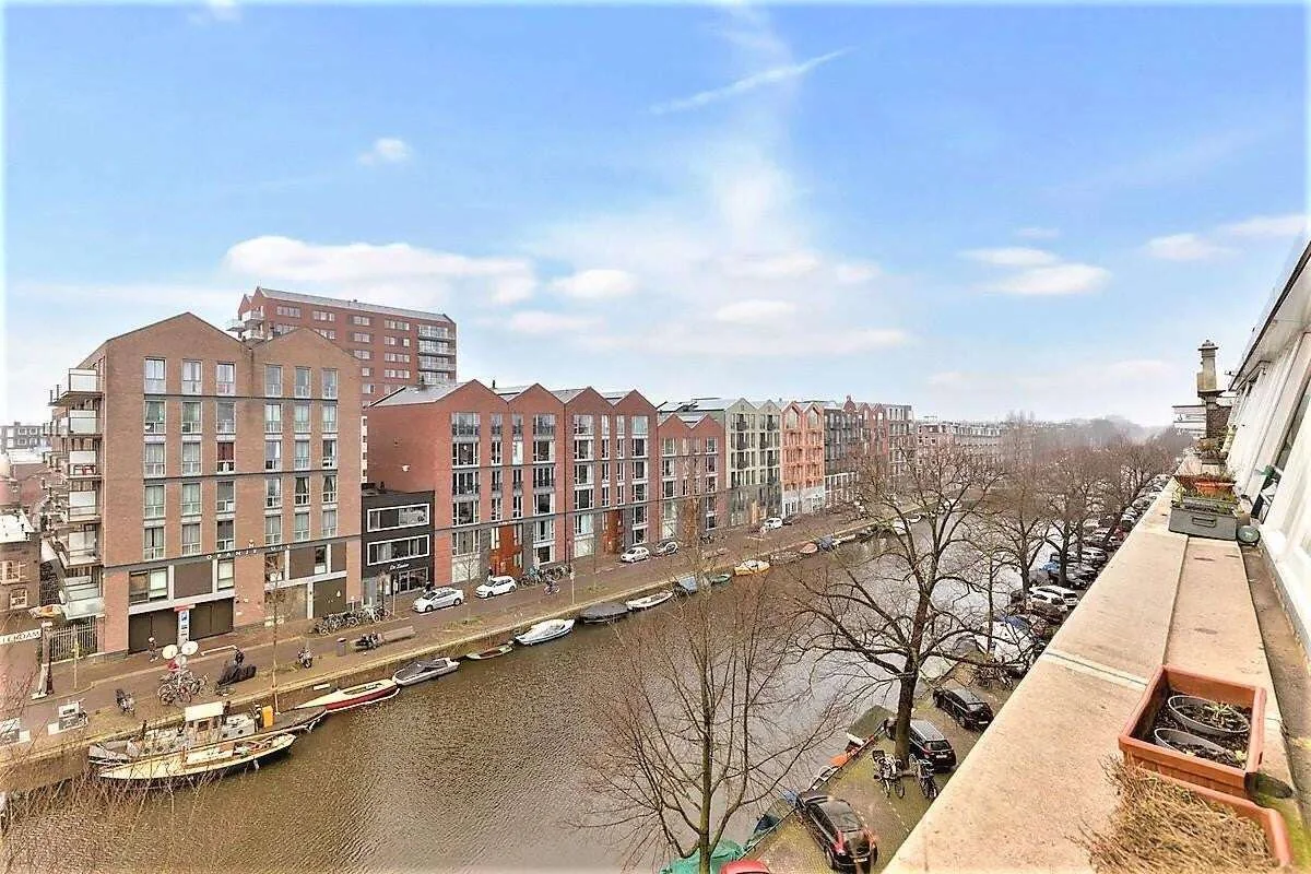 Foto van de Appartement gelegen aan de Bilderdijkkade in Amsterdam