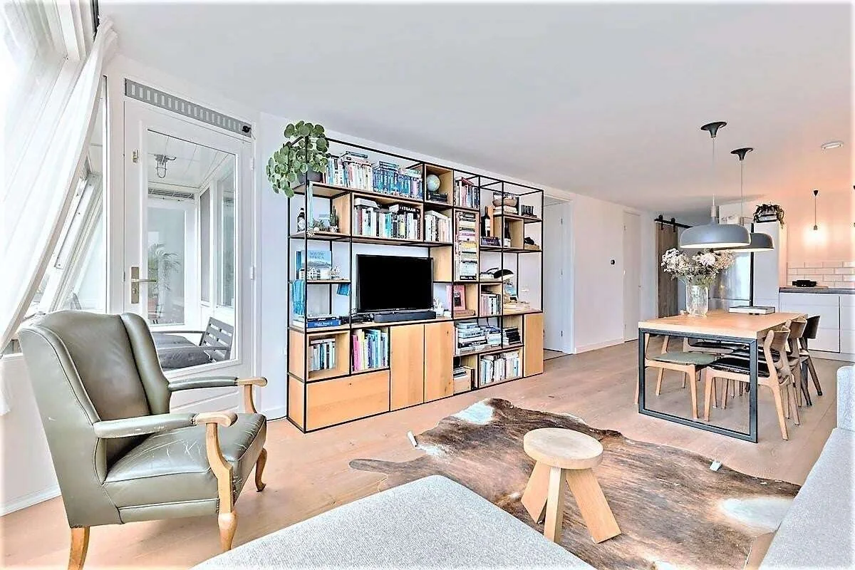 Foto van de Appartement gelegen aan de Bilderdijkkade in Amsterdam