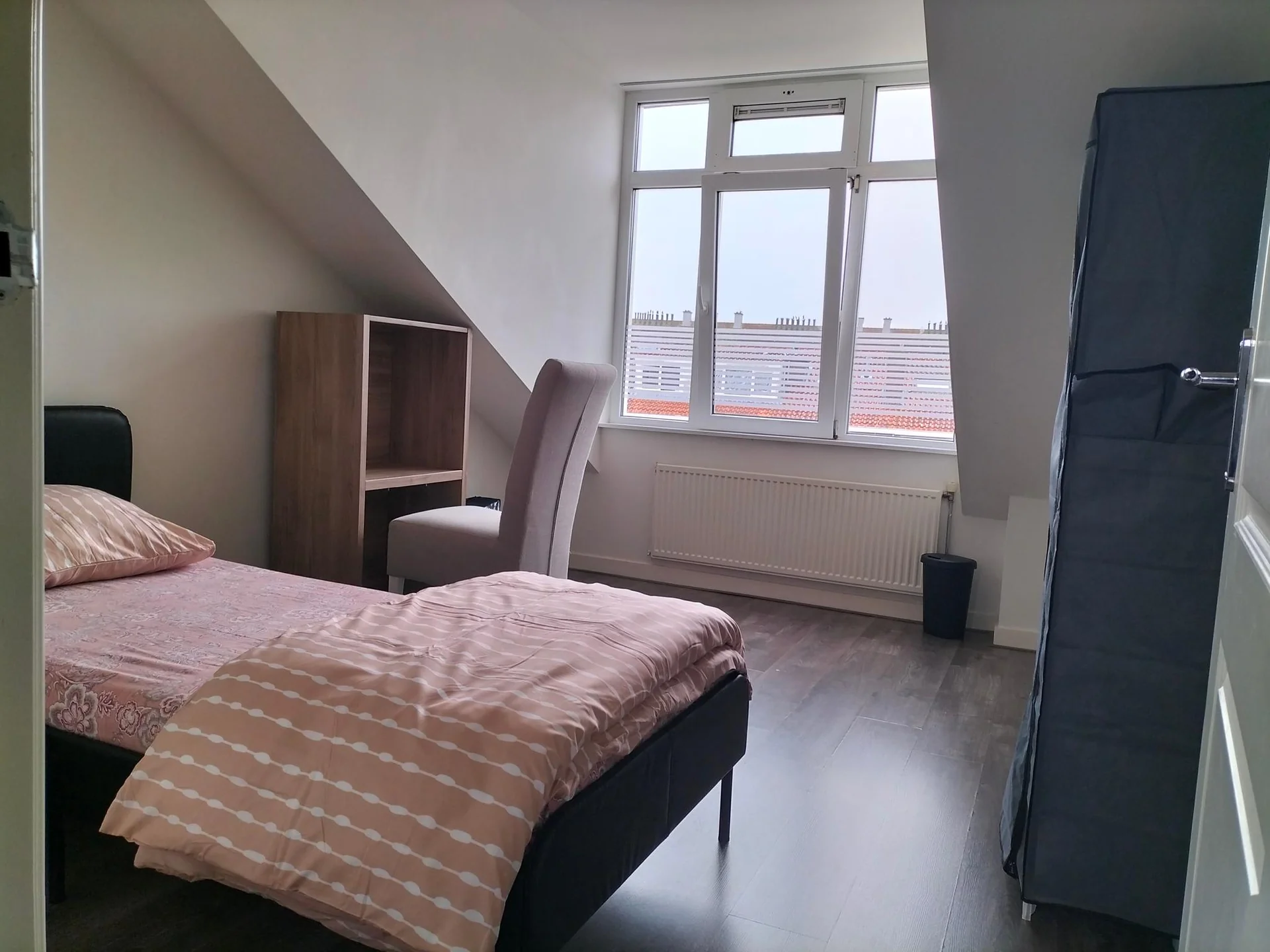 Foto van de Kamer gelegen aan de Hendrik Mandestraat in Den Haag