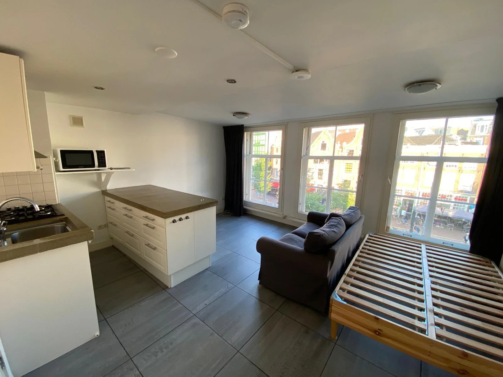 Foto van de Appartement gelegen aan de Nieuwezijds Voorburgwal in Amsterdam