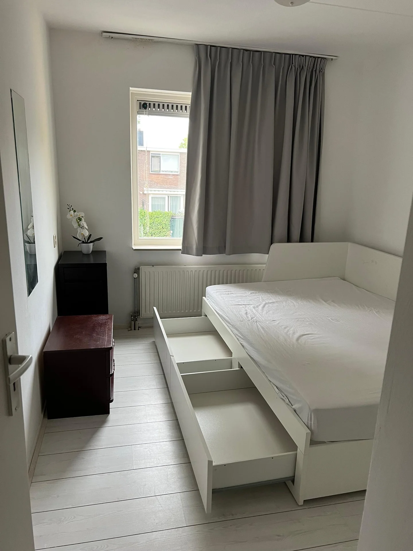 Foto van de Kamer gelegen aan de Van Poeljeweg in Rotterdam