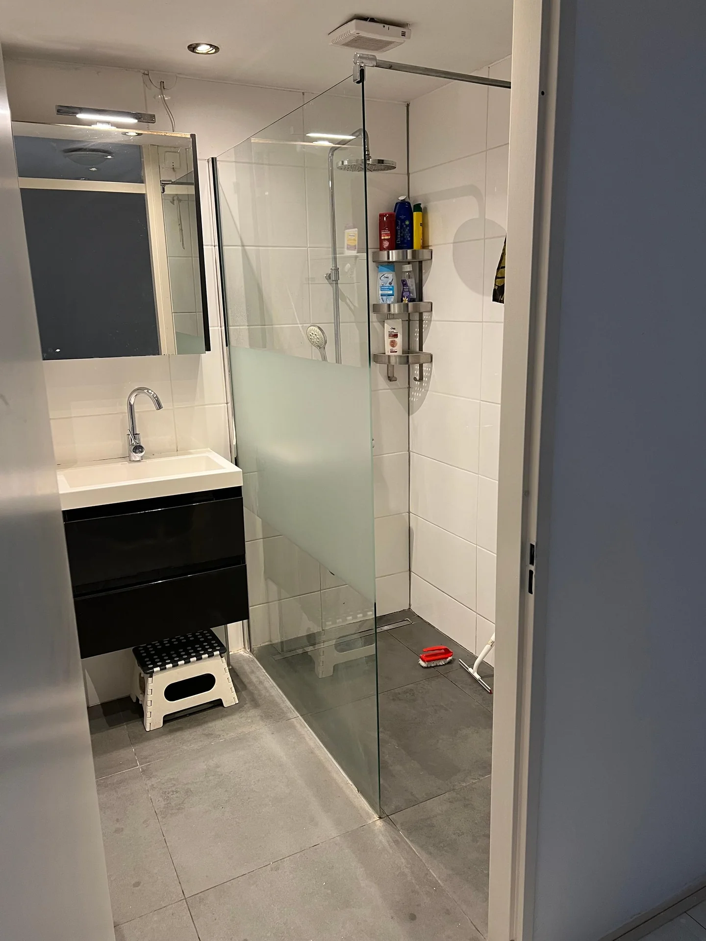 Foto van de Kamer gelegen aan de Van Poeljeweg in Rotterdam