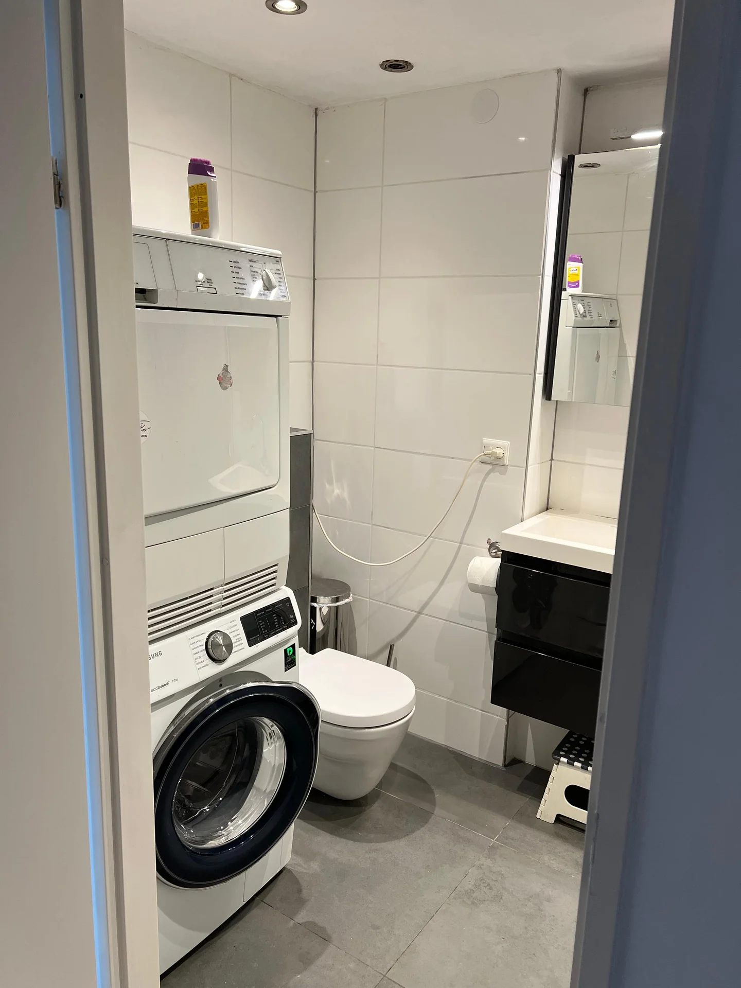 Foto van de Kamer gelegen aan de Van Poeljeweg in Rotterdam