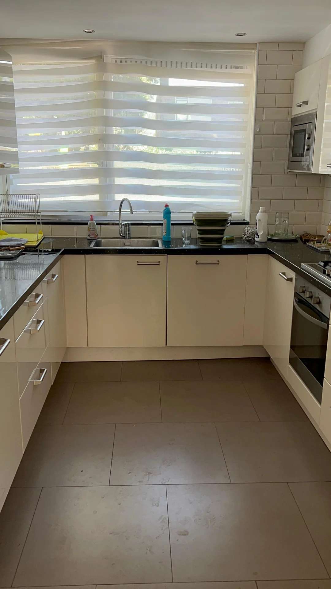 Foto van de Kamer gelegen aan de Van Poeljeweg in Rotterdam