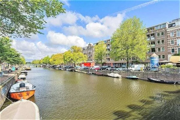 Foto van de Appartement gelegen aan de Bilderdijkkade in Amsterdam