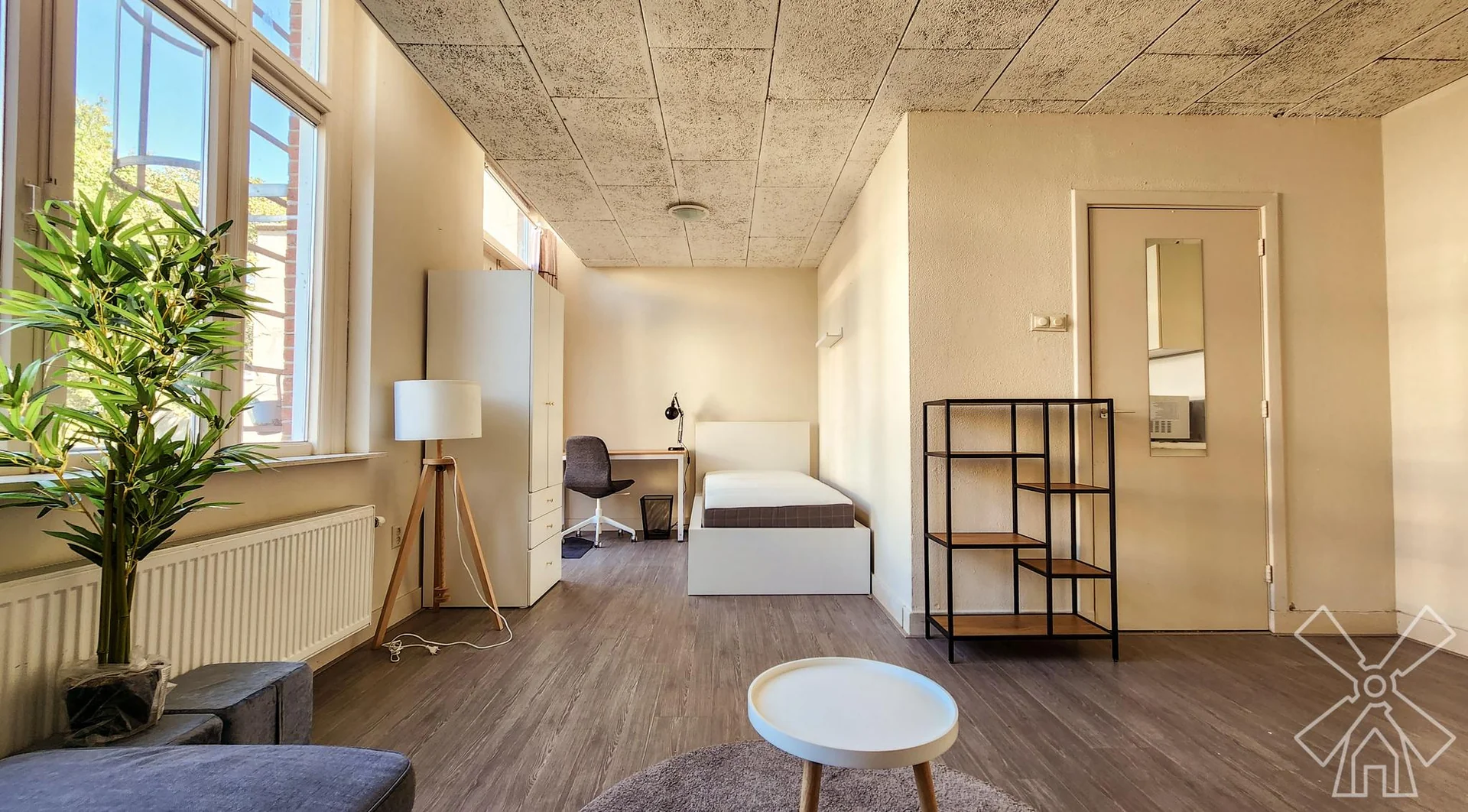 Foto van de Studio gelegen aan de Amsterdamse Veerkade in Den Haag