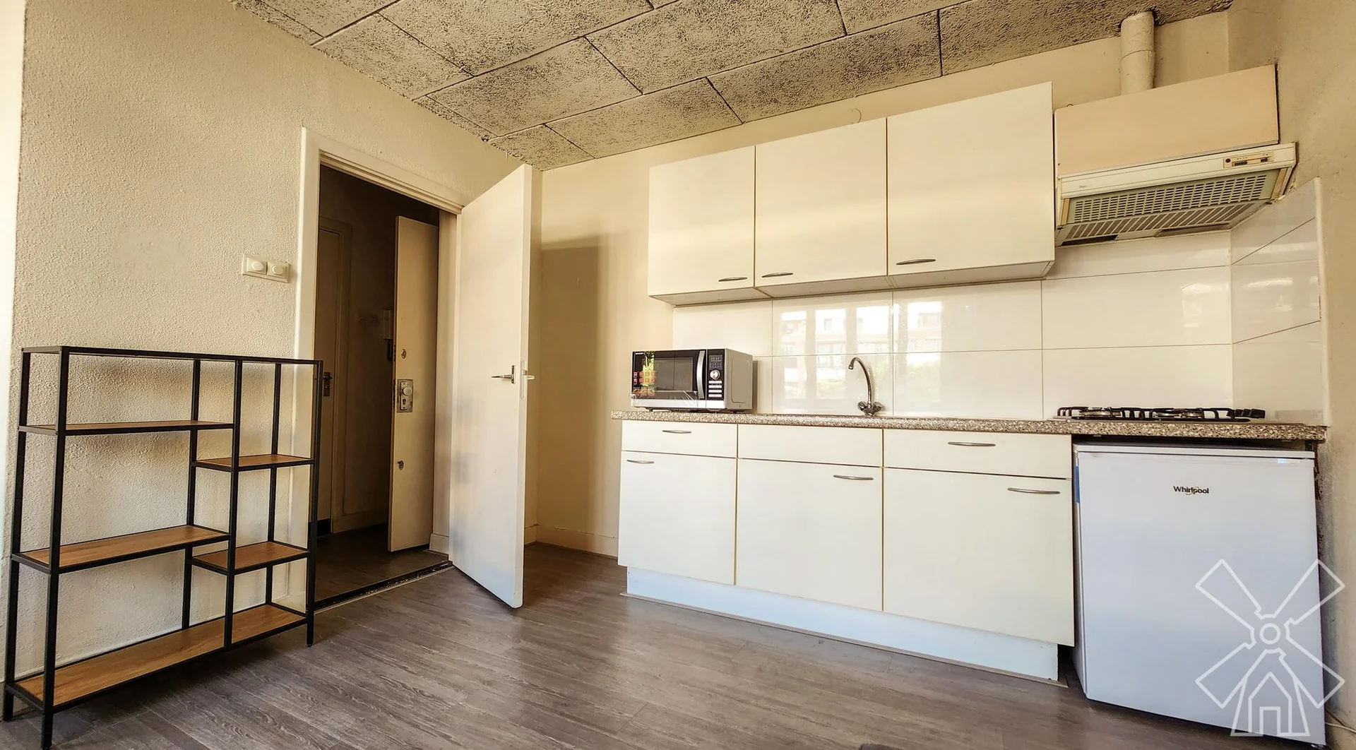 Foto van de Studio gelegen aan de Amsterdamse Veerkade in Den Haag
