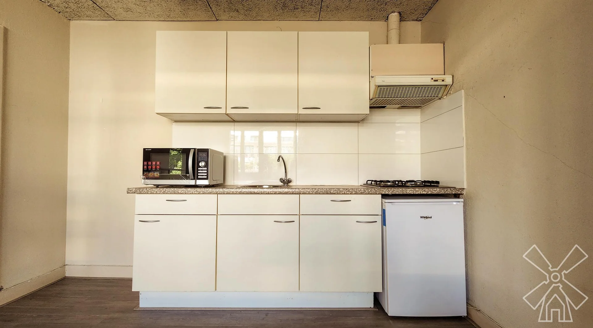 Foto van de Studio gelegen aan de Amsterdamse Veerkade in Den Haag