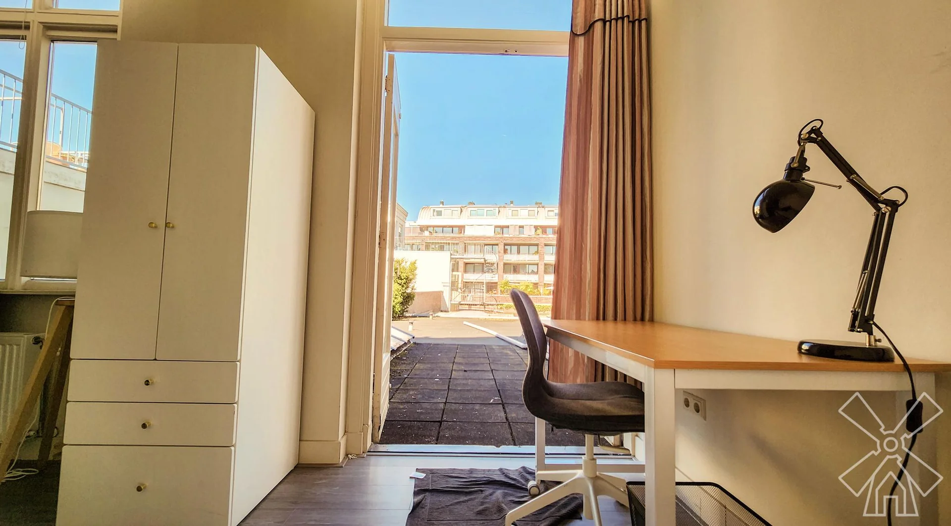 Foto van de Studio gelegen aan de Amsterdamse Veerkade in Den Haag