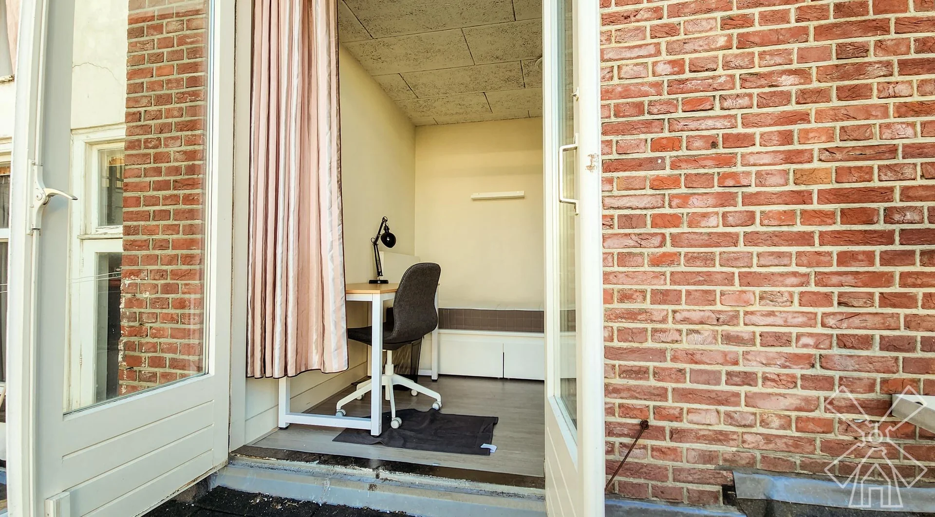 Foto van de Studio gelegen aan de Amsterdamse Veerkade in Den Haag