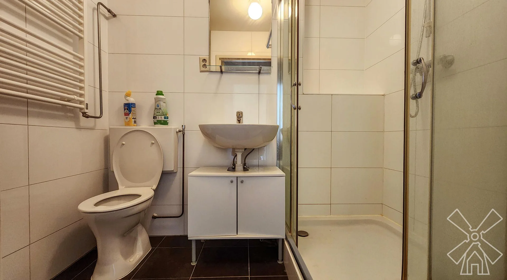 Foto van de Studio gelegen aan de Amsterdamse Veerkade in Den Haag