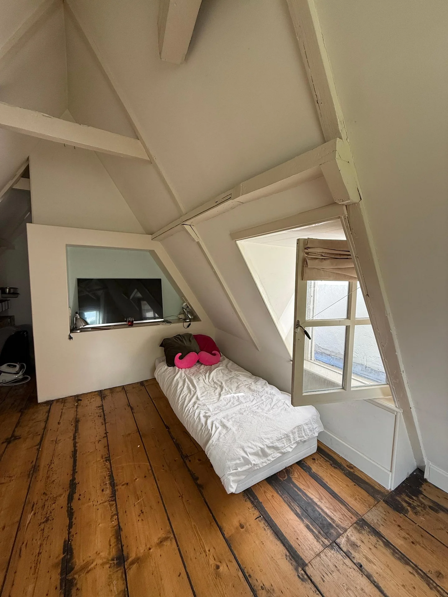 Foto van de Kamer gelegen aan de Spuistraat in Amsterdam