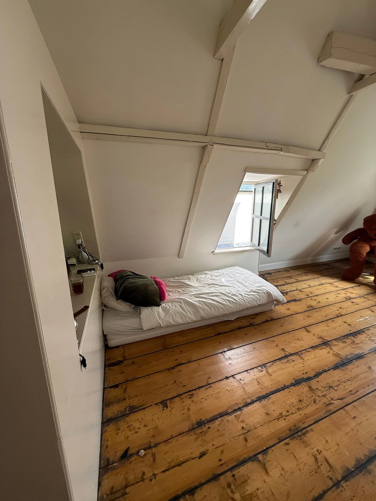 Foto van de Kamer gelegen aan de Spuistraat in Amsterdam