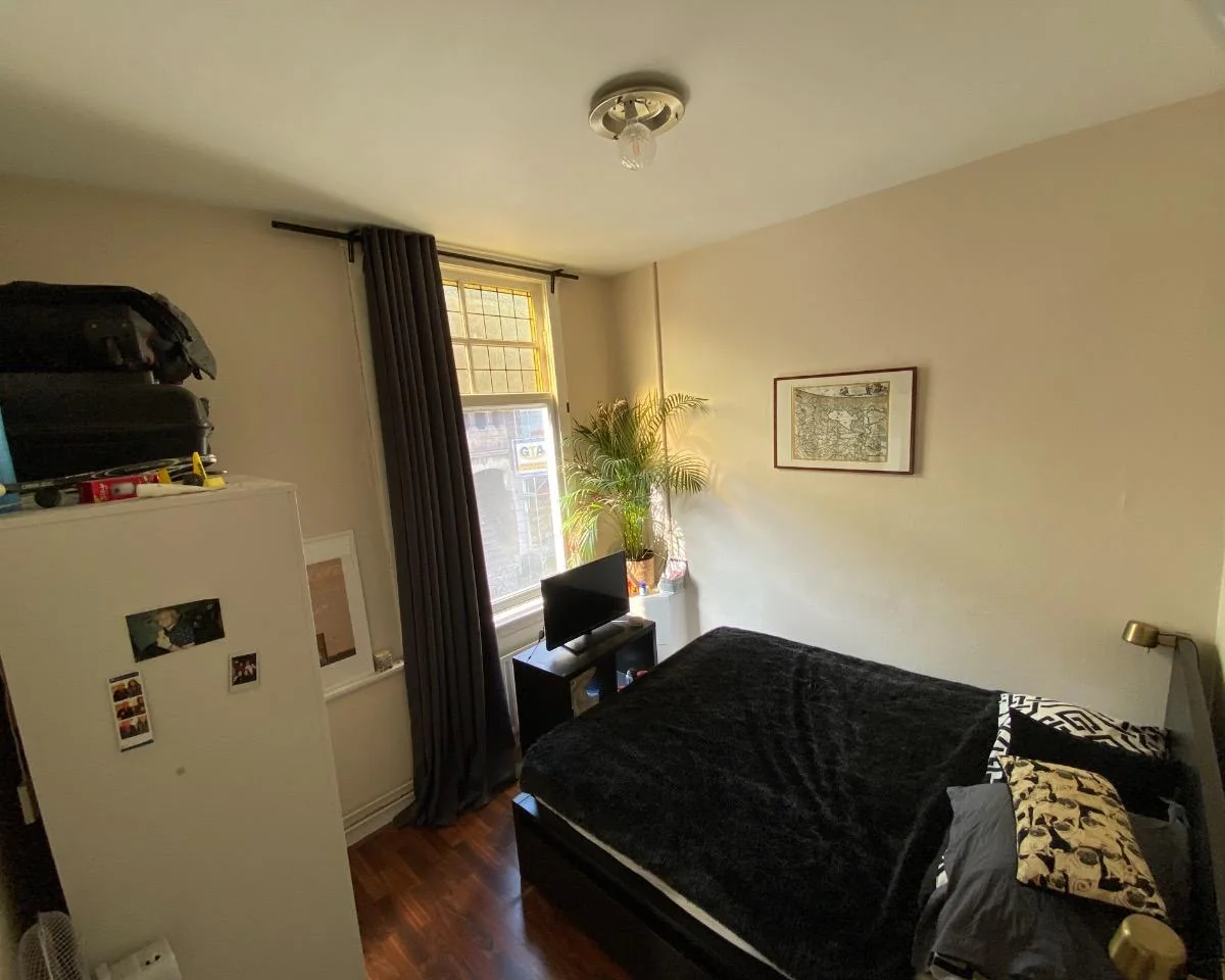 Foto van de Kamer gelegen aan de Weissenbruchstraat in Den Haag