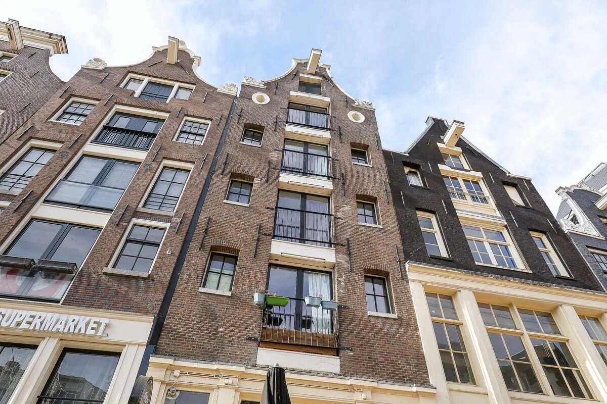 Foto van de Appartement gelegen aan de Nieuwezijds Voorburgwal in Amsterdam