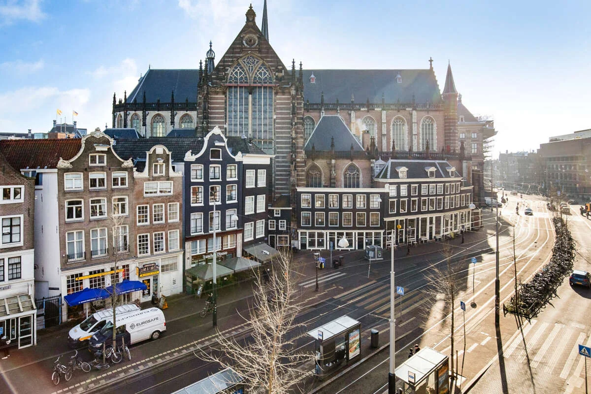 Foto van de Appartement gelegen aan de Nieuwezijds Voorburgwal in Amsterdam