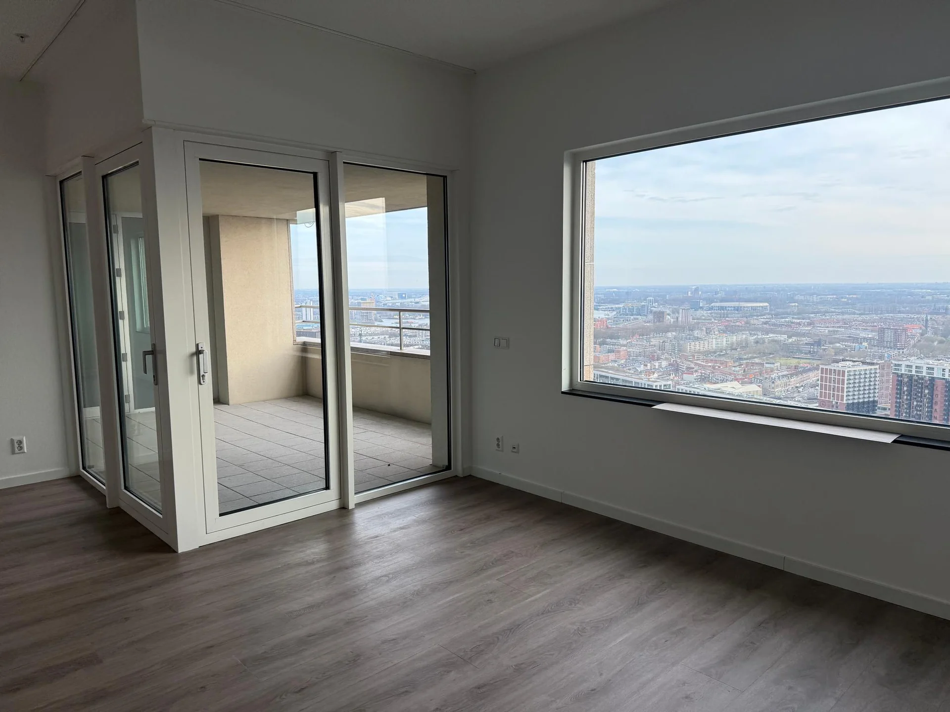 Foto van de Appartement gelegen aan de Van der Hoevenplein in Rotterdam