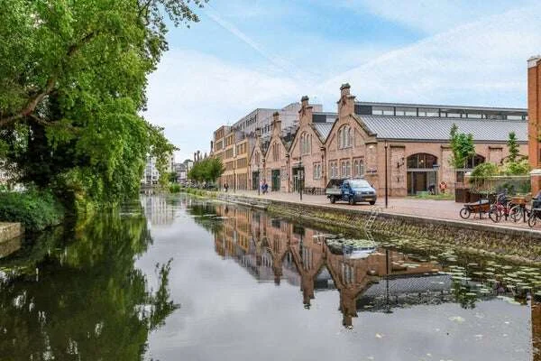 Foto van de Appartement gelegen aan de Linnaeuskade in Amsterdam