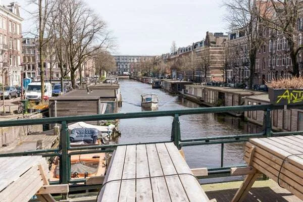 Foto van de Appartement gelegen aan de Jacob van Lennepkade in Amsterdam