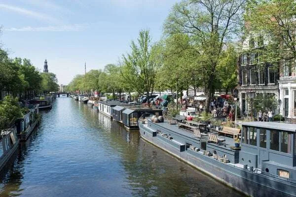 Foto van de Appartement gelegen aan de Jacob van Lennepkade in Amsterdam