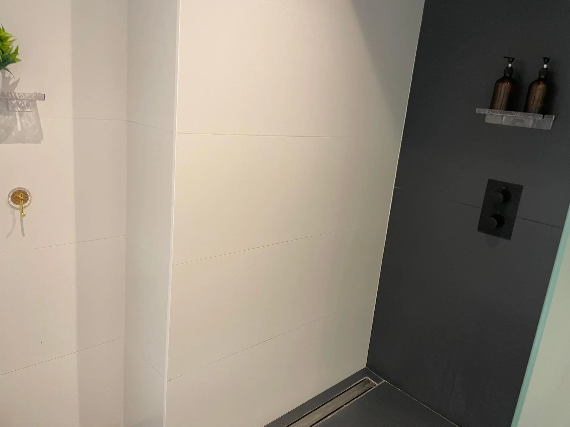 Foto van de Kamer gelegen aan de Eerste Leeghwaterstraat in Amsterdam