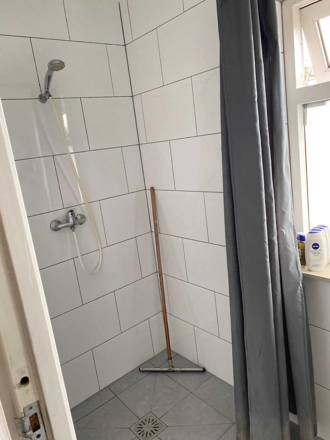 Foto van de Kamer gelegen aan de Leeghwaterstraat in Hoofddorp