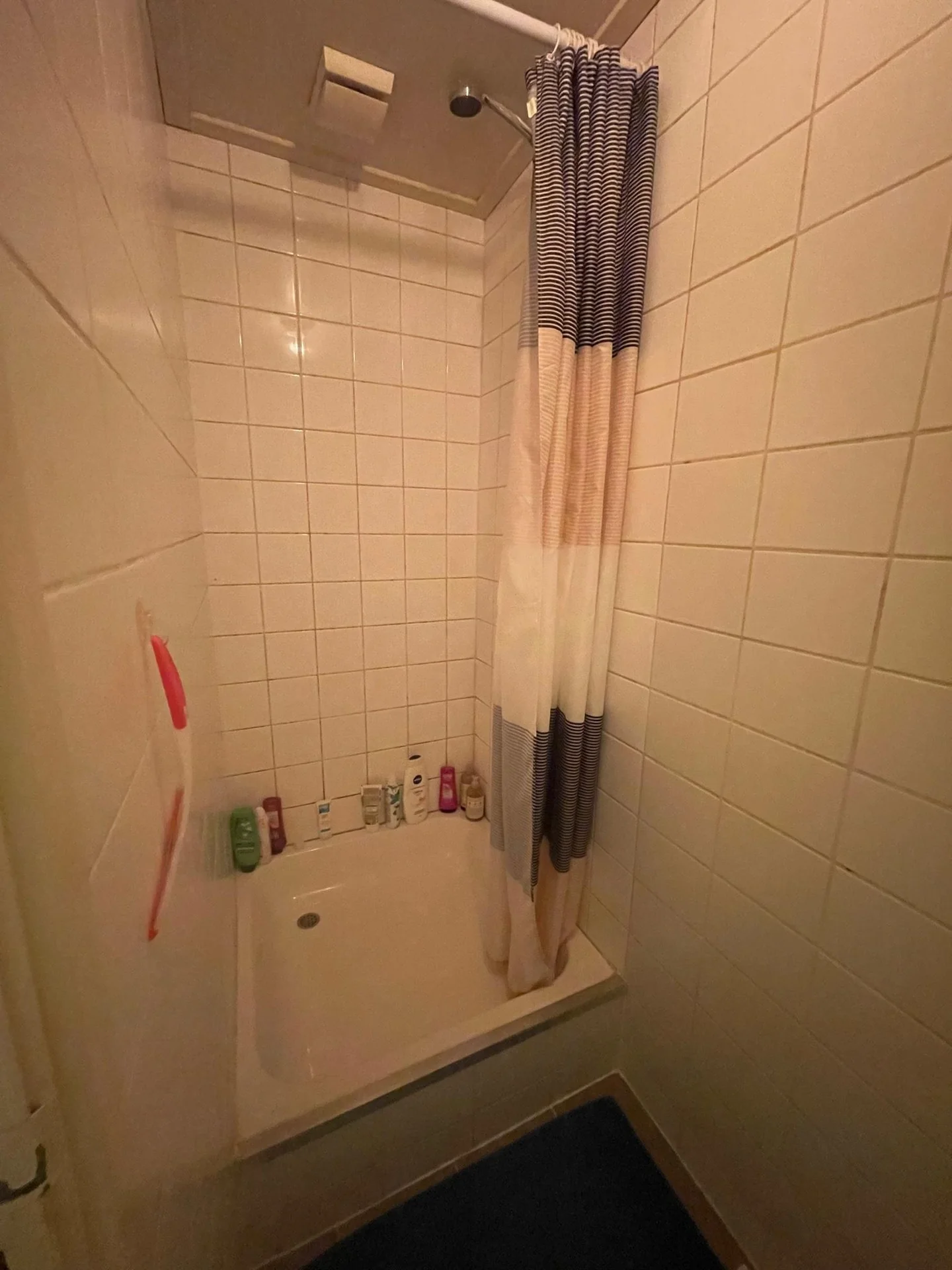 Foto van de Kamer gelegen aan de Helper Westsingel in Groningen