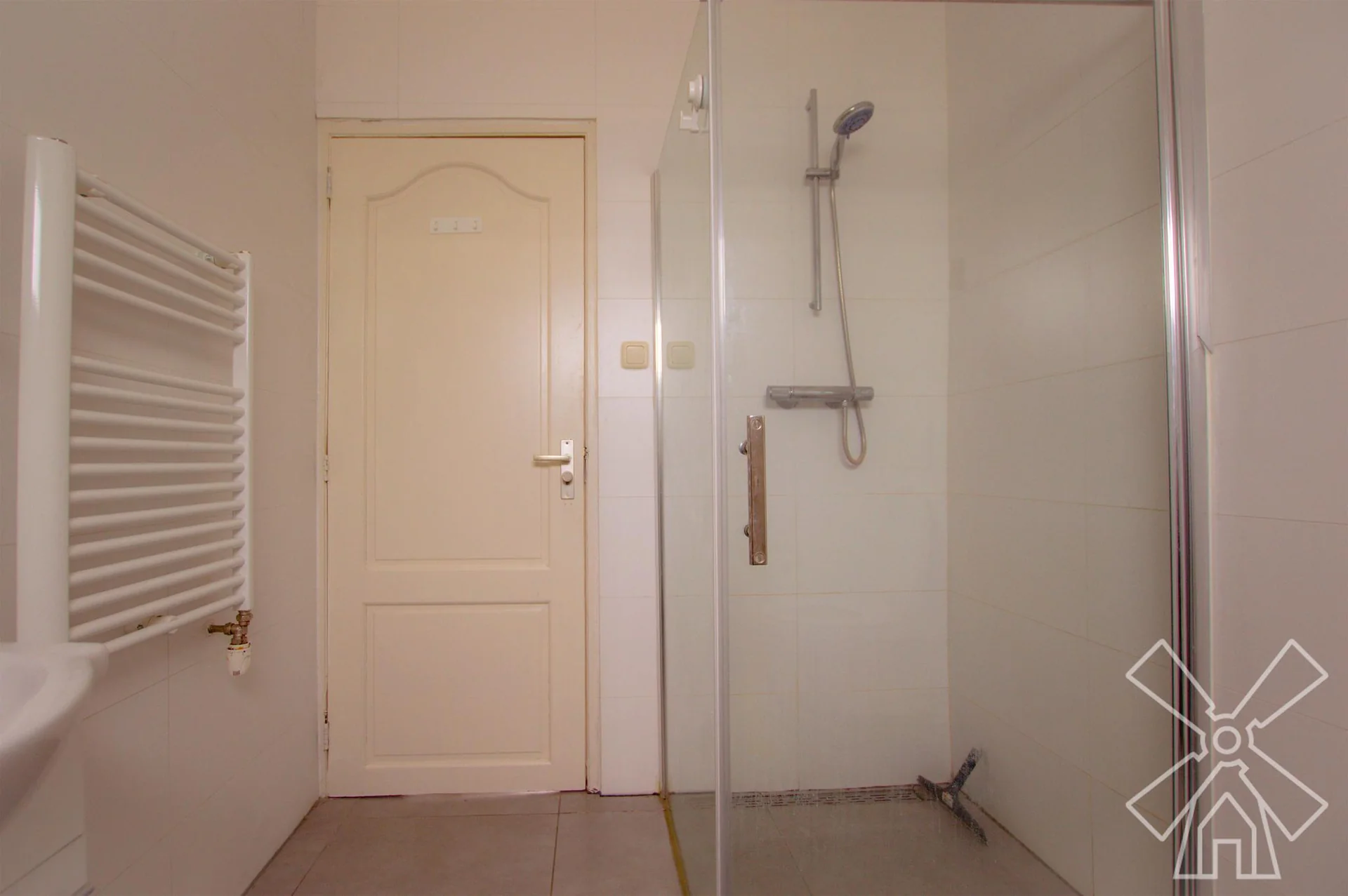 Foto van de Kamer gelegen aan de Lidewijdestraat in Den Haag
