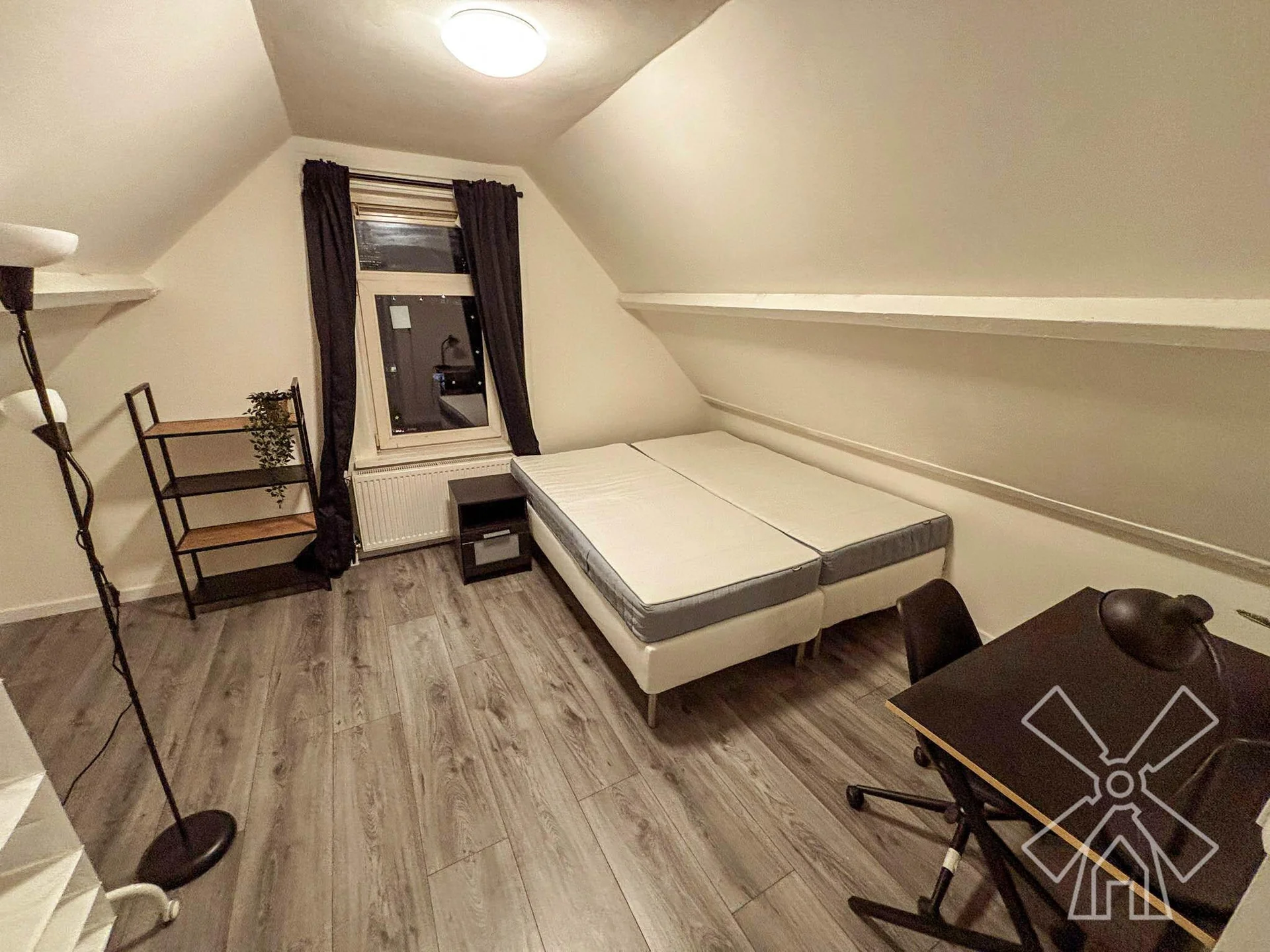 Foto van de Kamer gelegen aan de Woelwijkstraat in Rotterdam