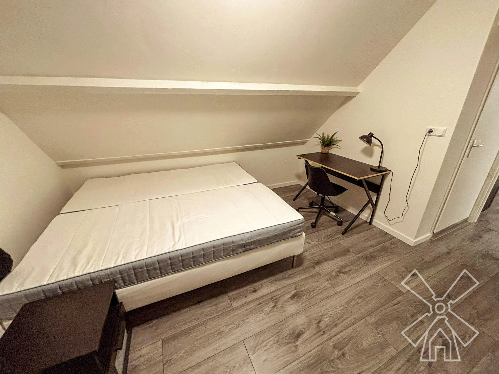 Foto van de Kamer gelegen aan de Woelwijkstraat in Rotterdam