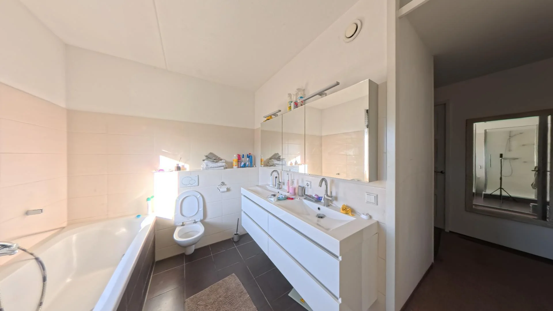 Foto van de Kamer gelegen aan de Laan van Magisch Realisme in Rotterdam