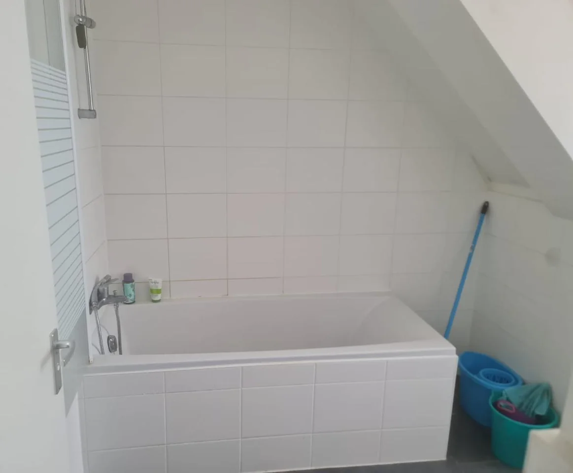 Foto van de Kamer gelegen aan de Jan van Beersstraat in Den Haag