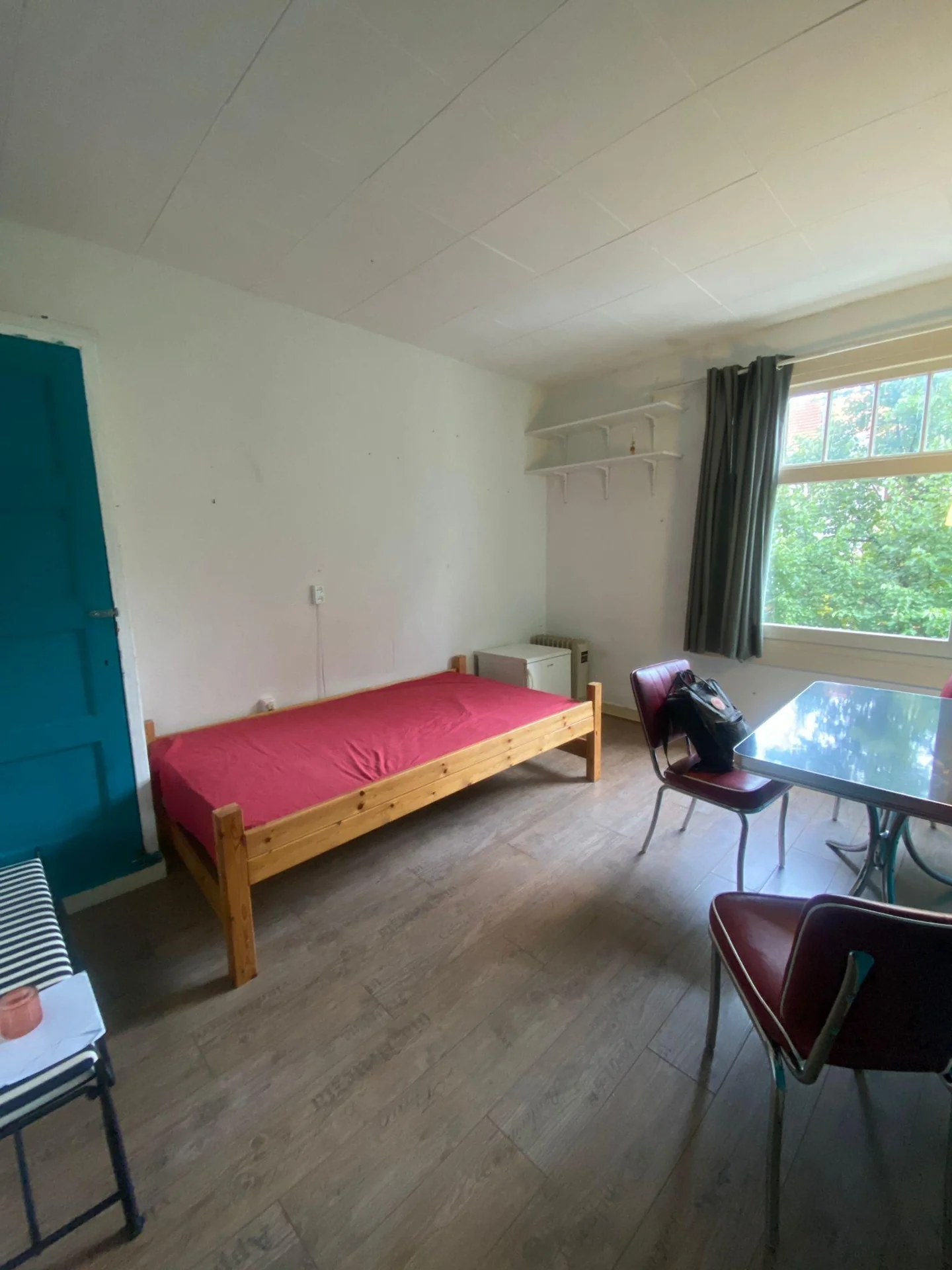 Foto van de Kamer gelegen aan de Van Tuyll van Serooskerkenweg in Amsterdam
